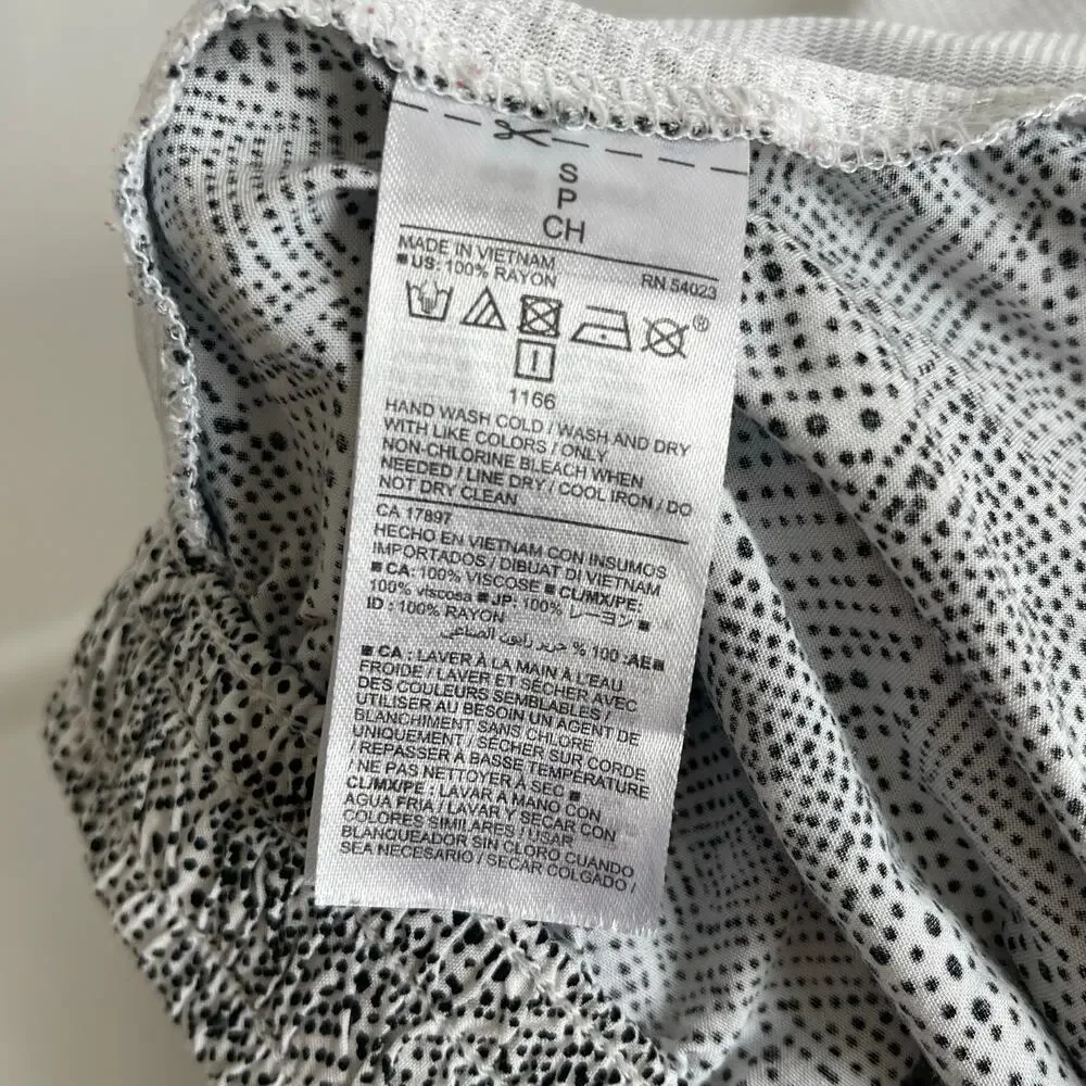 Old Navy Black & White Dotted Pull-on Shorts - Size S